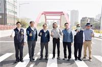 林欽榮副市長特安排今（30）日前往視察龍德橋並宣布正式通車