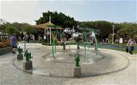 相關圖片：[圖八] 鳳山區五甲公園蓮蓬水柱讓炎熱夏天清涼一夏。_0