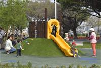 相關圖片：[圖五] 鳳山區五甲公園遊具以自然素材及色系呈現_0
