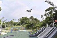 相關圖片：[圖一] 在鳳松親子公園遊戲場可觀賞飛機起降。