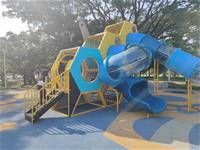 [圖1] 岡山本洲公二公園打造融合螺帽、齒輪圖樣的主題遊具。