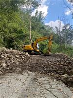 LINE_ALBUM_0807道工處廠商在那瑪夏達里沐露營區旁山路搶通照片_250807_1_0