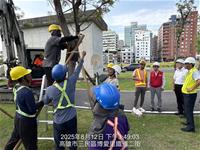 相關圖片：[圖8]三民區鐵道二街視察樹木加固作業