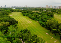 相關圖片：圖7、俯瞰果嶺自然公園，綠意草原一路延展，與城市景觀相互映襯。