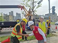 相關圖片：[圖六] 林欽榮至鐵路園道視察路樹加固整備作業防範康芮颱風。