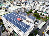 相關圖片：銀獎案例(屋頂型)-高雄市政府地政局鳳山地政事務所-設置容量157.62 kWp  年發電量201359.55度
